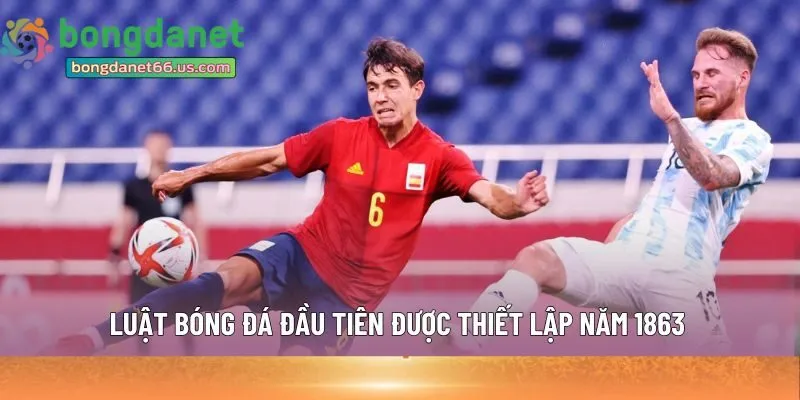 Luật bóng đá đầu tiên được thiết lập năm 1863